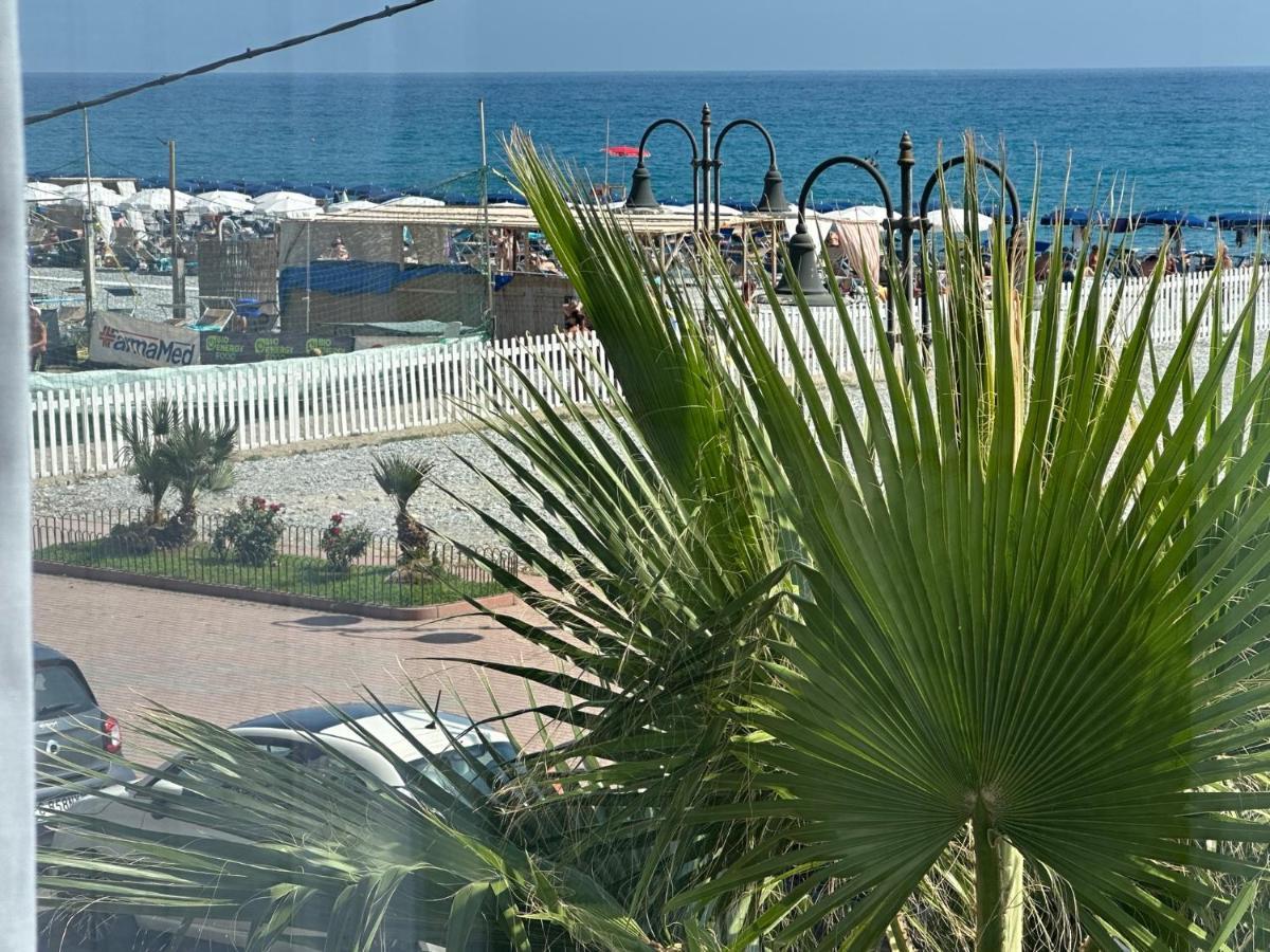 Appartamento Aria Del Mare Ventimiglia Exteriör bild